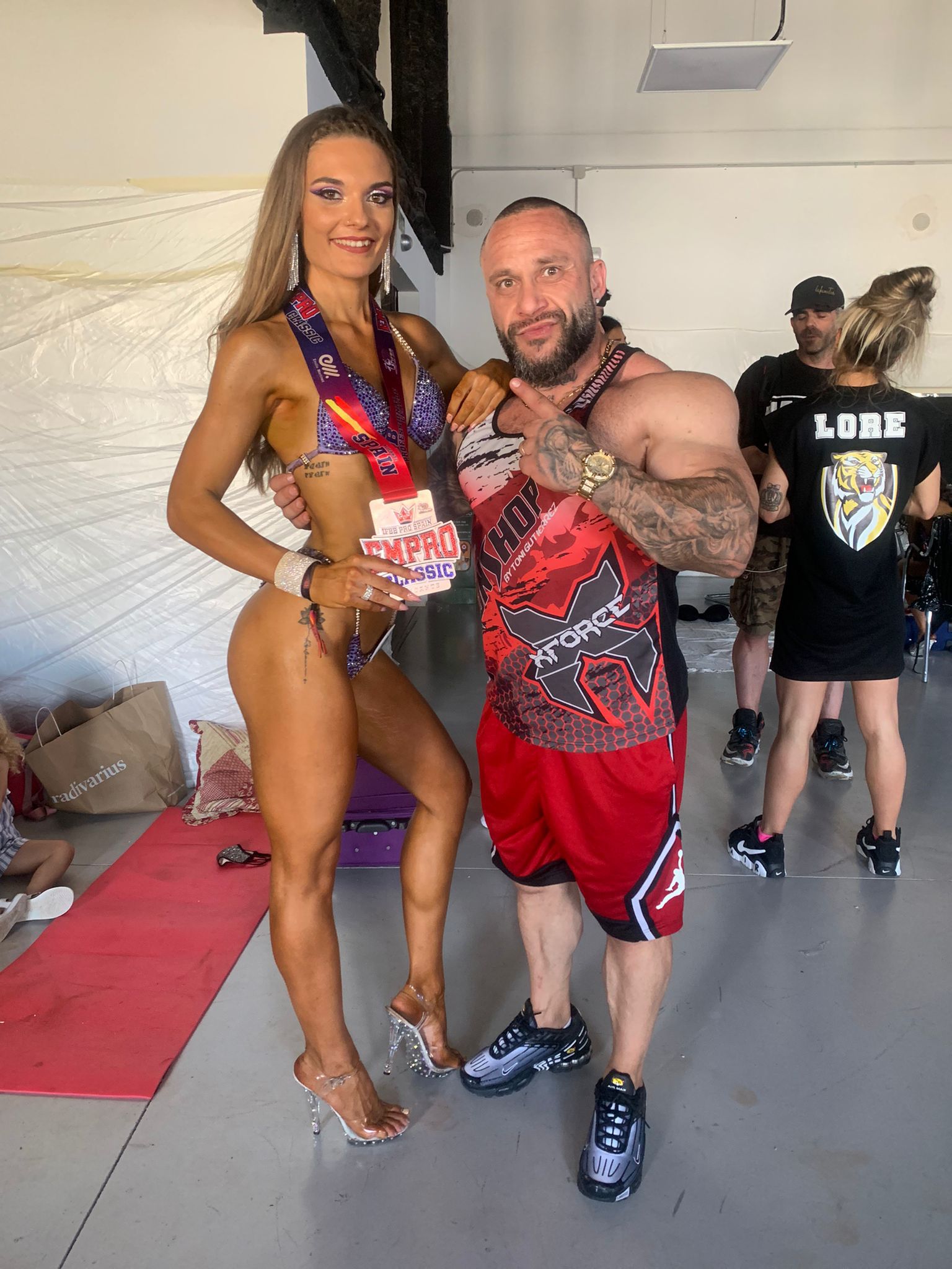 Sandra backstage con medalla EMPRO